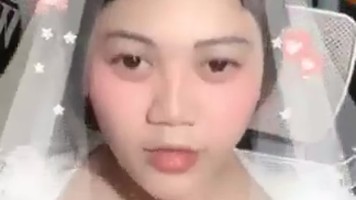 Kelly Host Cantik Susu Gede Mantap