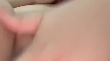 Bokep Jilbab Seorang Gadis Hijab Semoka Ngangkang Omek Tembemnya