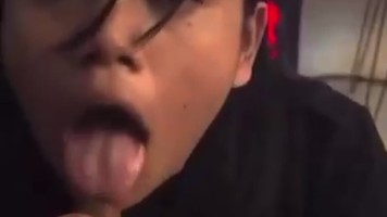 Tante Cantik Bikin Crot Berondong di Mukanya