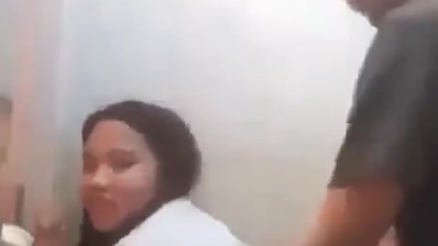 Masih SMP Ngentot Di Kamar Mandi